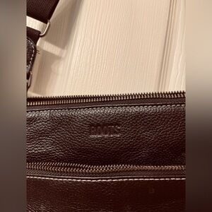 ROOTS CANADA — Genuine Pebbled Leather Crossbody Bag | Dark Brown